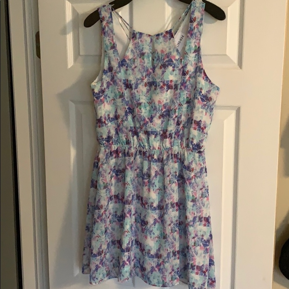 Olive + Oak Sleeveless Cocktail Dress 🍸